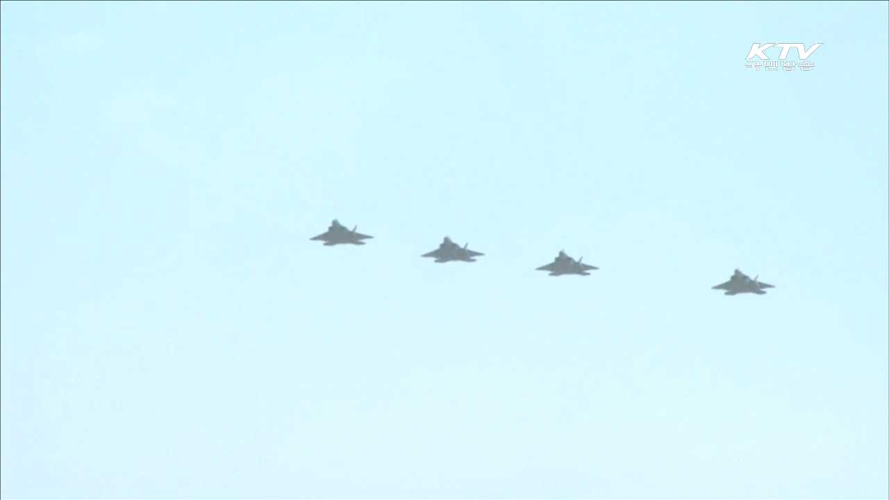 '최강 스텔스기' F-22 한반도 도착