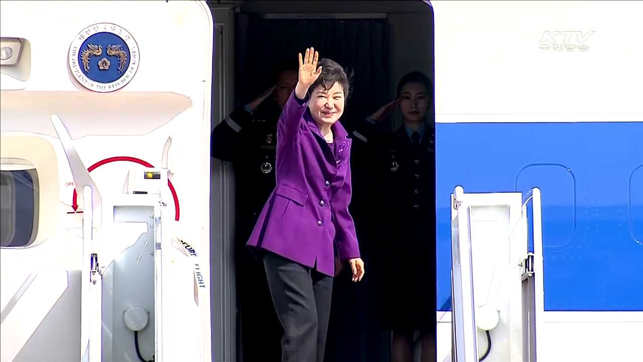 올해 첫 순방 '출국'…북 압박외교