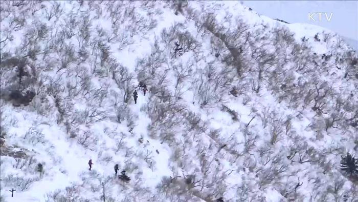 눈꽃 뒤 숨은 '겨울 산행'…"안전사고 주의해야"