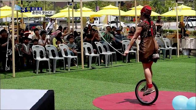 웃어라! 즐겨라!···관객 참여형 춘천연극제 인기