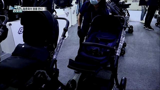 '큰 글자 체온계, 작동 쉬운 유모차'···황혼육아 용품 뜬다