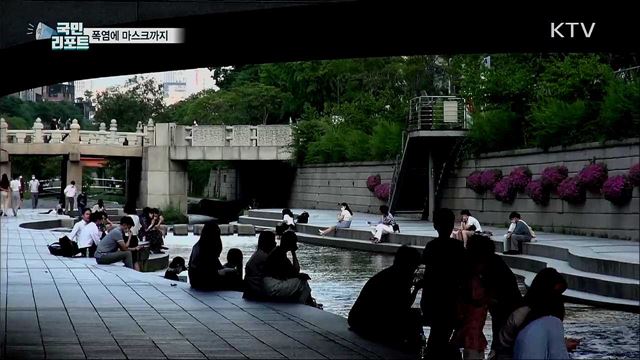 폭염에 마스크까지···더위를 이기는 사람들