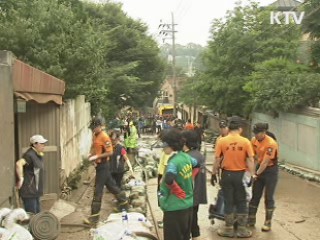 수해복구 총출동…자원봉사 '구슬땀'