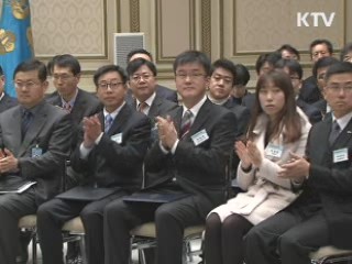 이명박 대통령 "해외자원개발 일관되게 추진해야"