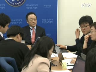 사공일 위원장, 다보스포럼서 기자회견