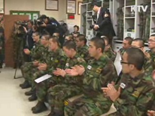 김윤옥 여사, 논산 육군훈련소 훈련병 격려