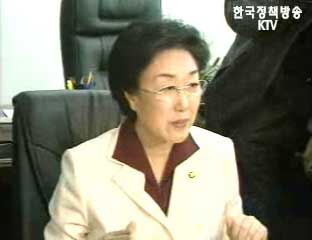 한명숙 총리 지명자 첫 출근, 청문회 준비 착수