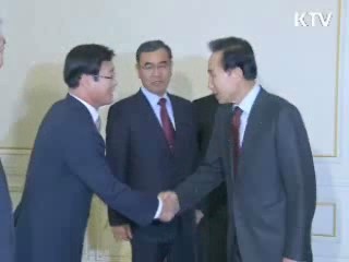 이 대통령 "공직은 낮은 자세로 봉사하는 자리"