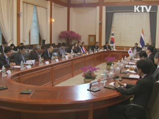 이 대통령 출국···인도네시아·태국 순방