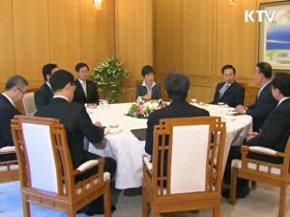 이 대통령, 박 전 대표 특사활동 치하