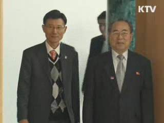 적십자회담 이틀째…상봉 정례화 이견조율