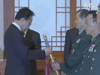이 대통령 "군대다운 군대 만들어야"