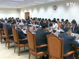 이 대통령 "하반기 경제운용, 서민 우선 배려"