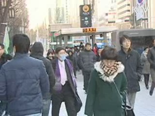 동해안 최고 50cm 눈···오늘도 추워