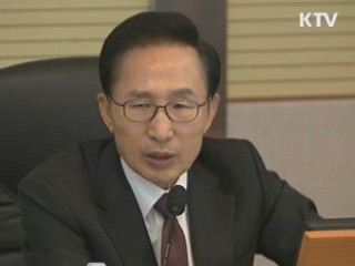 이 대통령 "강력한 무기, 평화 유지 위한 것"