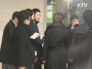 박희태 前비서 귀가···돈봉투 전달 '부인'