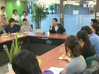 유인촌 장관, 비정규직 격려 방문