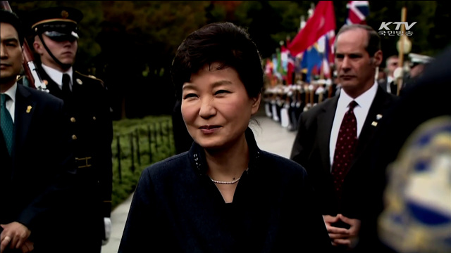 방미 공식일정 돌입… 한국전 기념비 헌화