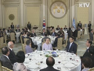 이 대통령 "재임 중 통일 기초 닦을 것"