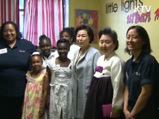 김윤옥 여사, 교포 운영 '야학' 방문