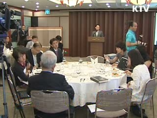 유인촌 장관 "미디어도 산업으로 봐야"