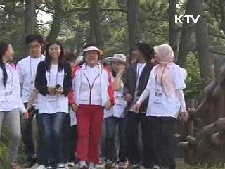 김 여사, 아세안 학생들과 '올레걷기'