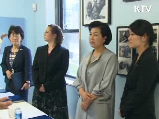 김윤옥 여사, 교포 운영 '야학' 방문