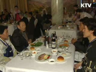 2차 상봉 이틀째 '가족별로 오붓한 시간'