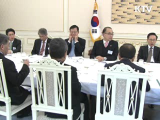 이 대통령 "세계경제 불확실…금융역할 중요"