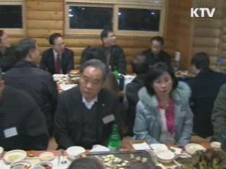 이 대통령, 중소기업인들과 '깜짝 송년회'