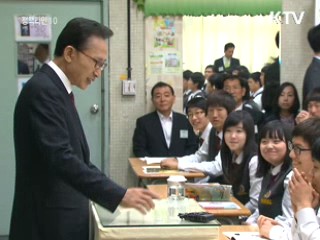 이 대통령, 삼일공고 방문  '일일교사' 특강