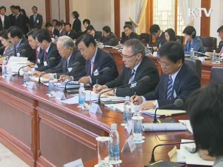 이 대통령 "시행령 관련 규제 먼저 정리"