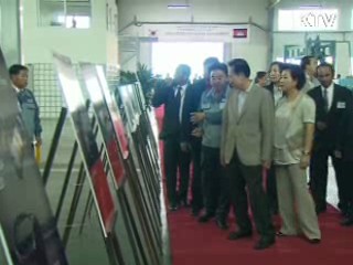 이 대통령, 프놈펜 진출 한국기업 방문