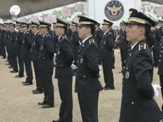 이 대통령 "경찰, 공정사회 선봉 돼야"