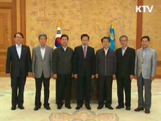 "농협을 농민에게" 농협법 공포안 서명