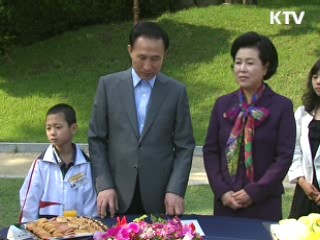 쓰촨성 지진피해 어린이 초청·격려