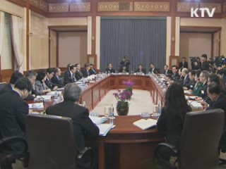 이 대통령 "여러 규제 신속하게 해결해야"