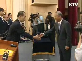 이성태 한국은행 총재 "기업 구조조정 박차 가해야"