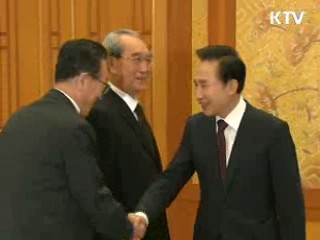 이 대통령 "진정성 갖고 대화로 풀어야"