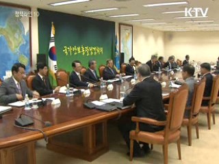 이 대통령 "국방개혁 2020 전면 재검토"