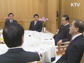 이 대통령 "방사능, 유언비어 막아야"