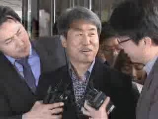 신재민 전 차관, 17시간 조사후 귀가