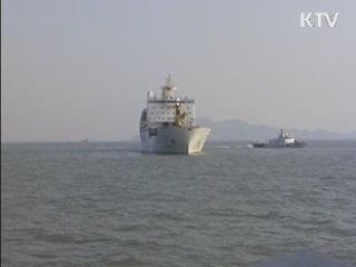 한·중 여객선 표류 14시간 만에 무사 귀항