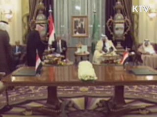 살레 예멘 대통령 '권력이양안' 서명 