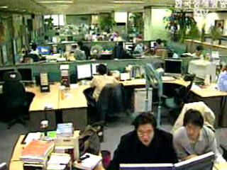 월평균 가계소득 `300만 원 넘어`