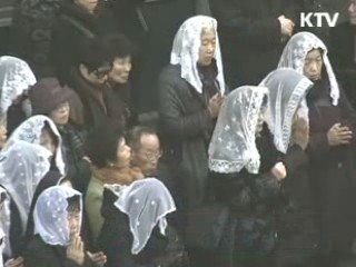 고 김수환 추기경 장례미사, 용인묘역 안장