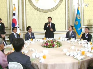 이 대통령, 기능올림픽 선수단과 오찬