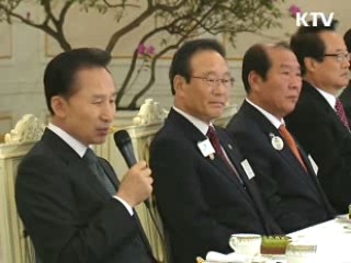 이 대통령 "어려울 때일수록 봉사 필요"