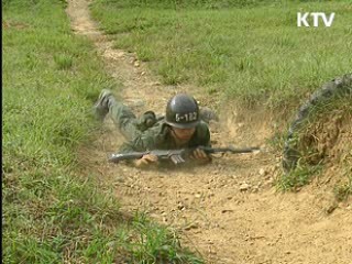 이 대통령 "군 복무 24개월 환원 쉽지 않은 문제"