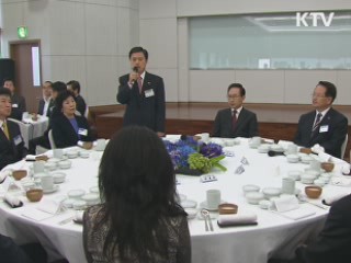 이 대통령, '임기 중 부산 현안 최대한 해결'